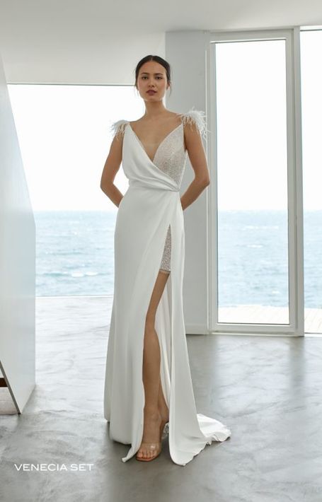 Schlichtes Brautkleid mit Schlitz