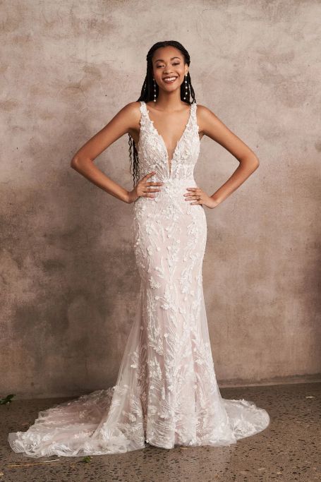Figurbetontes Brautkleid mit Bestickung