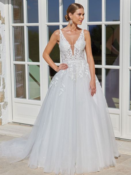 Brautkleid mit Blätterspitze