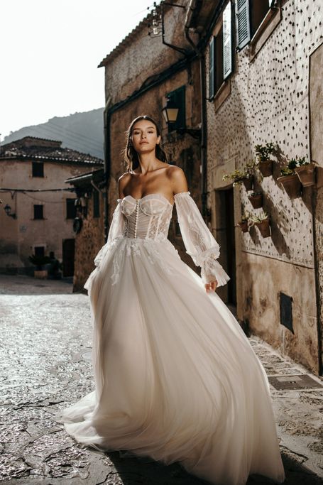 Brautkleid mit Puffärmeln
