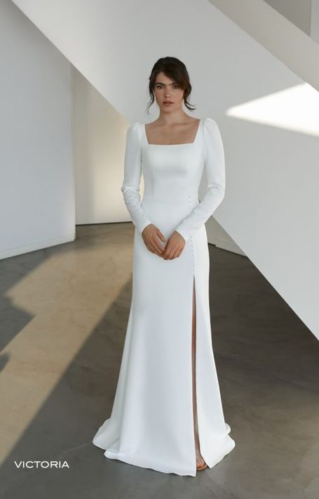 Schlichtes Brautkleid mit langen Ärmeln